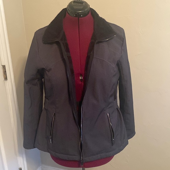 Beautiful, fully lined ladies warm jacket - Picture 1 of 8